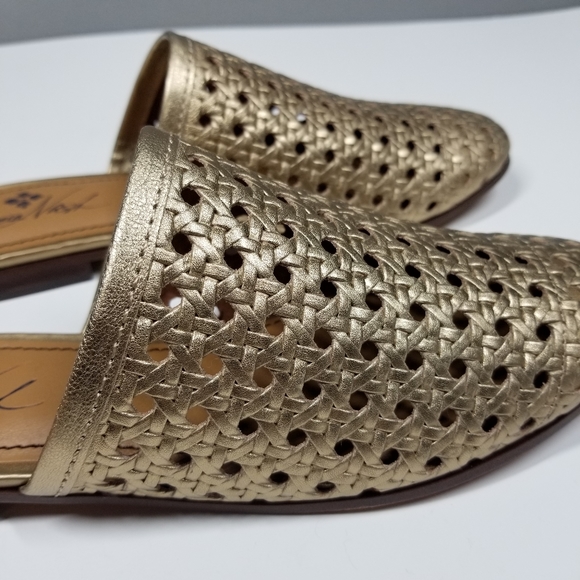 Patricia Nash | NWOT Flavia Perforated Slides - Picture 6 of 10